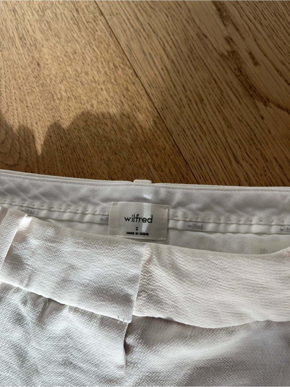 Wilfred White High-Rise Pleated Shorts - Picture 3 of 3